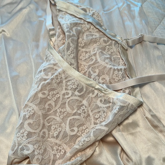 Vintage Slip - Picture 2 of 3